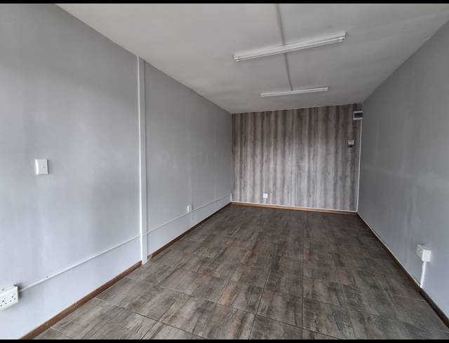 23M² BUSINESS TO LET IN HOWICK CENTRAL